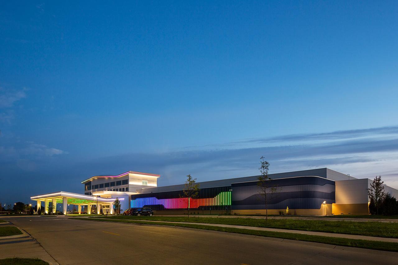 Rhythm City Casino & Resort Davenport Exterior photo