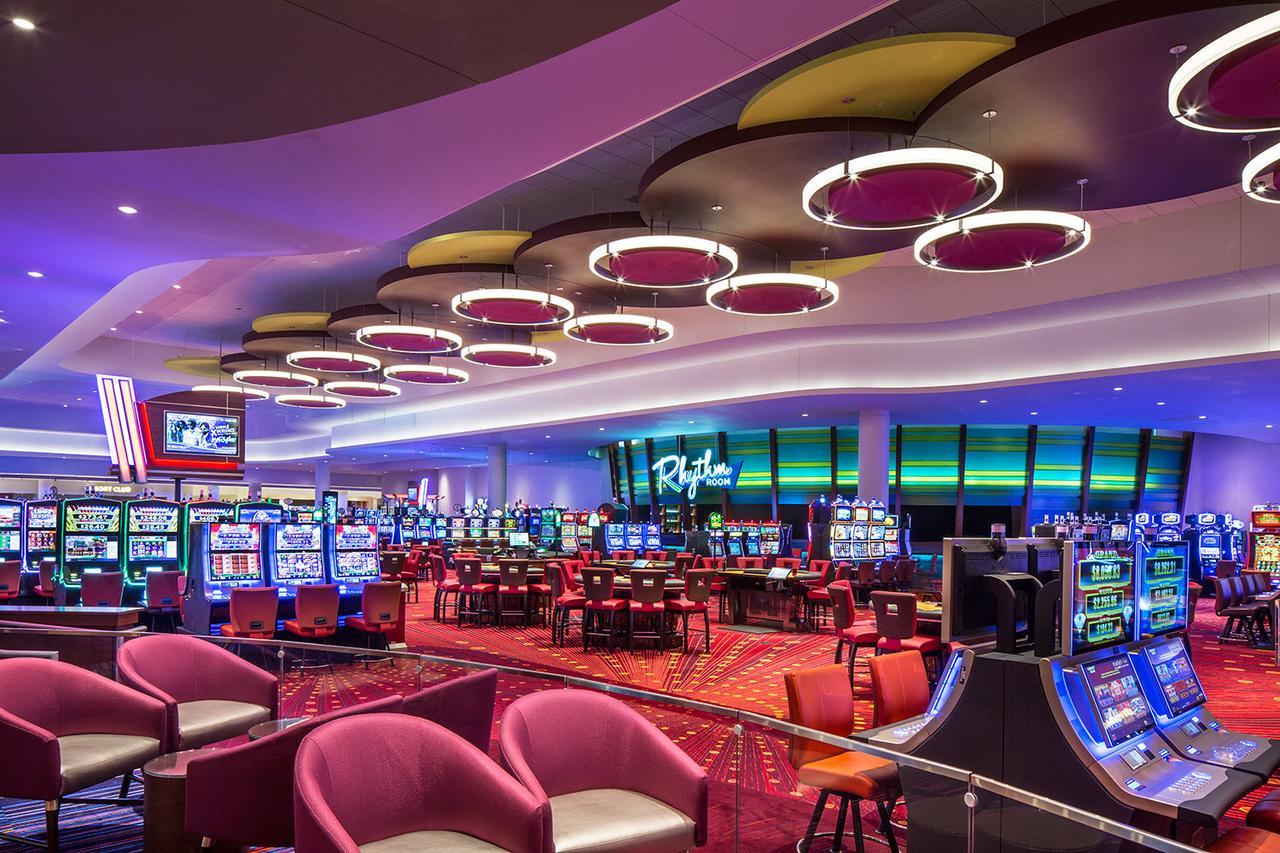 Rhythm City Casino & Resort Davenport Exterior photo