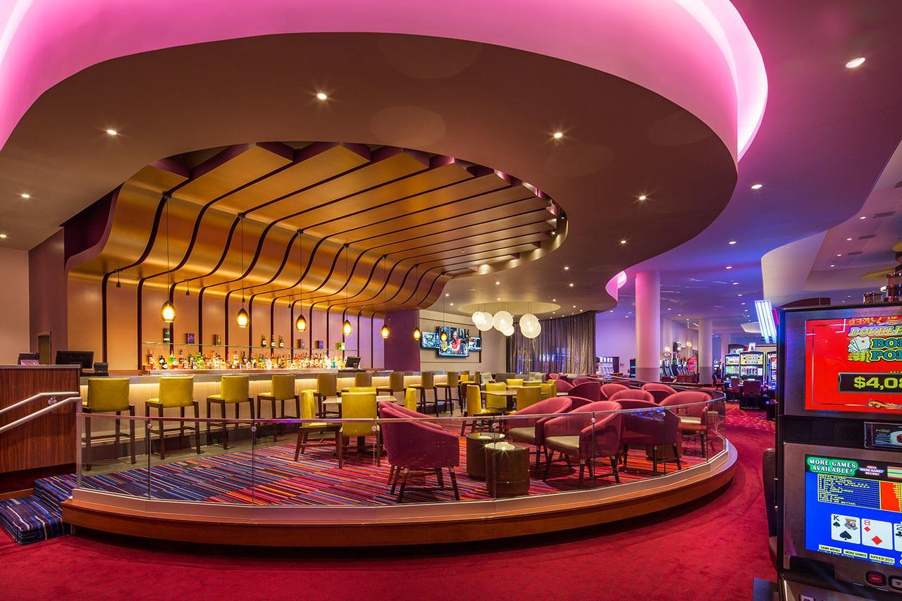 Rhythm City Casino & Resort Davenport Exterior photo