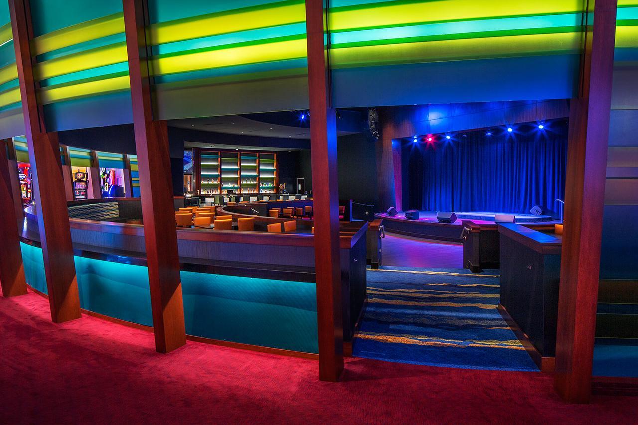 Rhythm City Casino & Resort Davenport Exterior photo